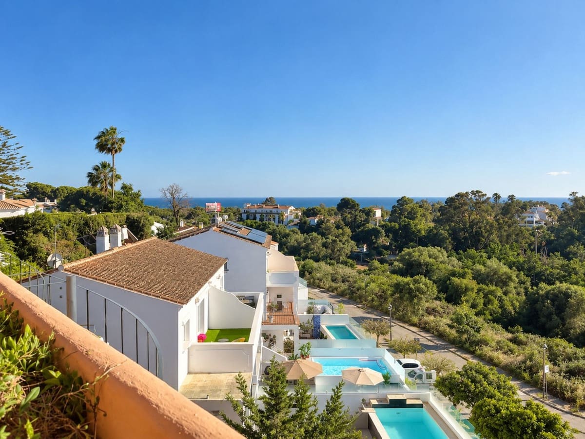5 bedroom Townhouse for sale in Cabopino with pool - € 539,000 (Ref: 9974114)