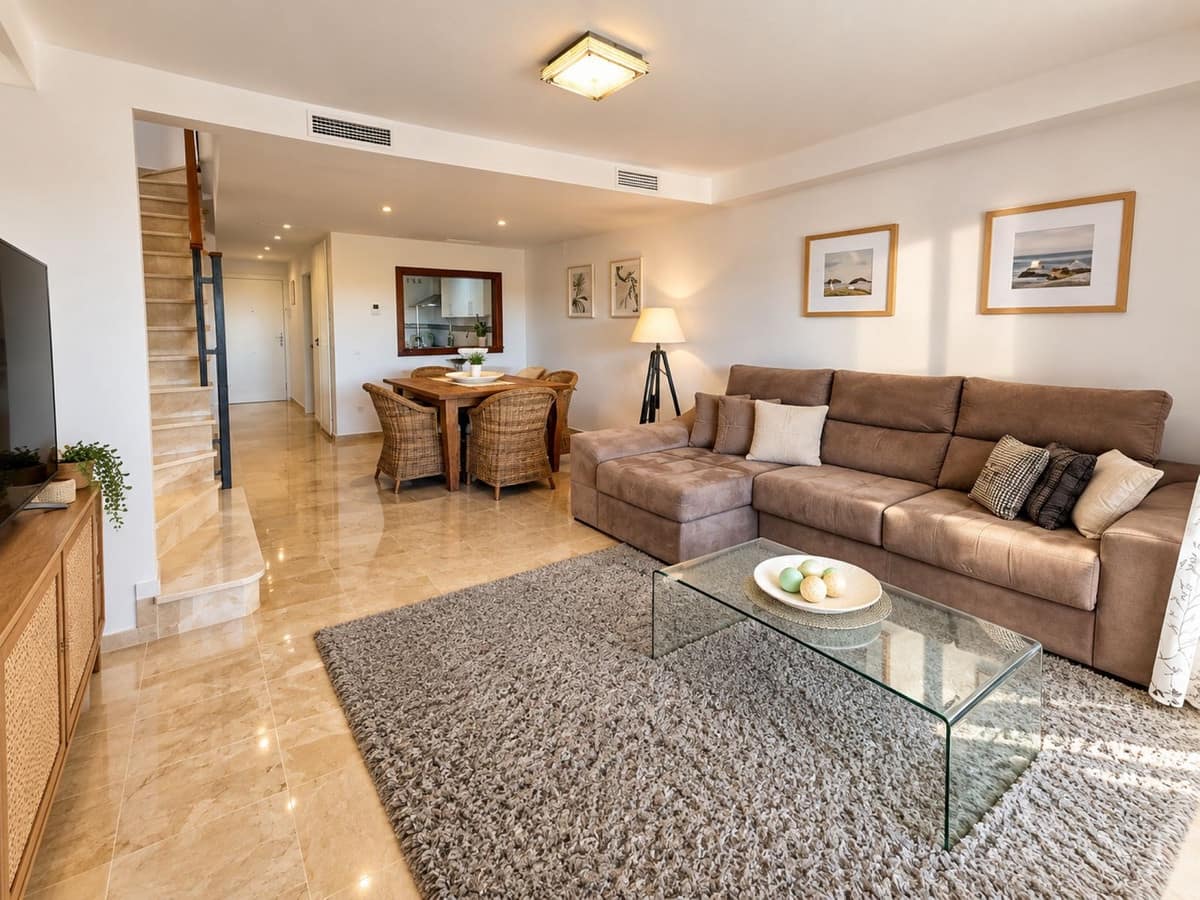 5 bedroom Townhouse for sale in Cabopino with pool - € 539,000 (Ref: 9974114)