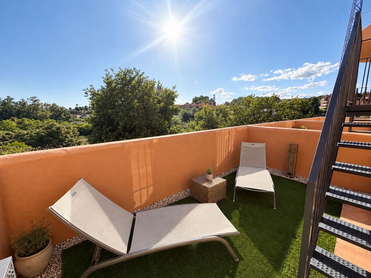 5 bedroom Townhouse for sale in Cabopino with pool - € 539,000 (Ref: 9974114)