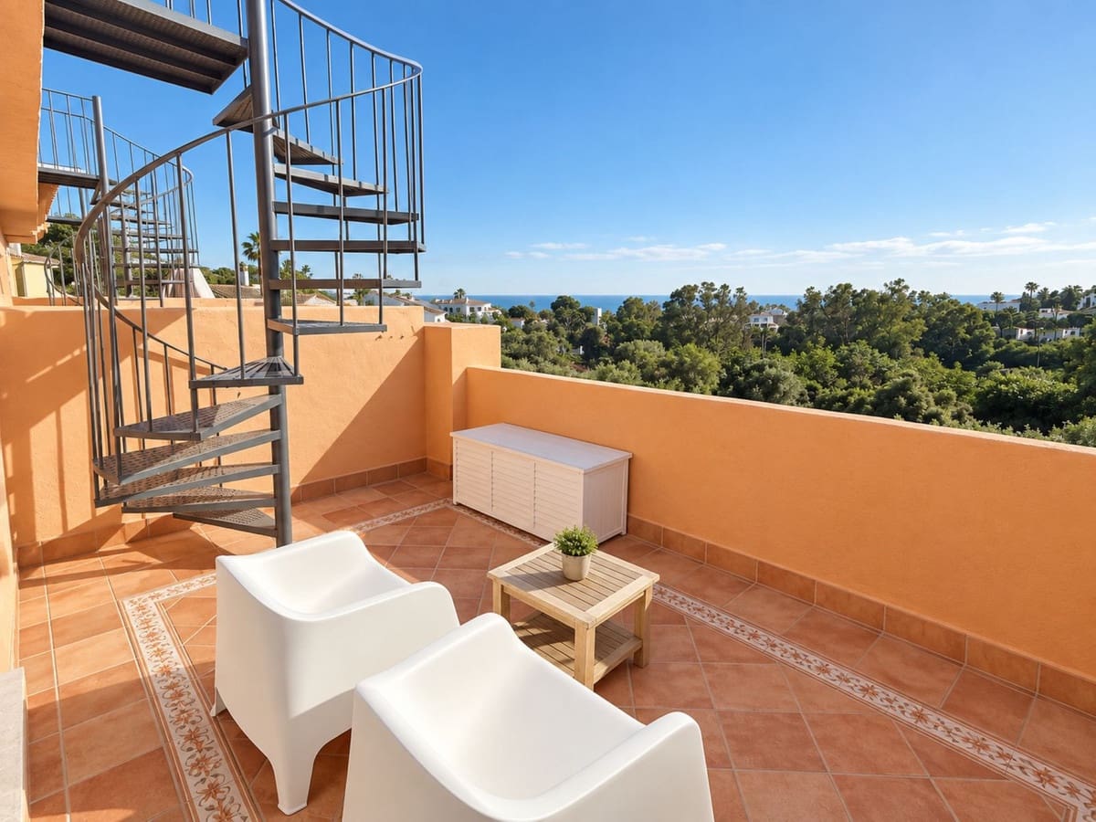 5 bedroom Townhouse for sale in Cabopino with pool - € 539,000 (Ref: 9974114)