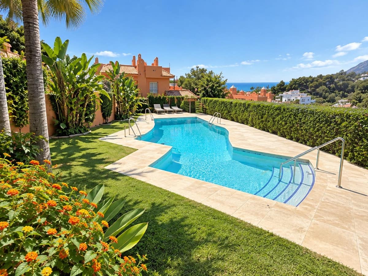 5 bedroom Townhouse for sale in Cabopino with pool - € 539,000 (Ref: 9974114)