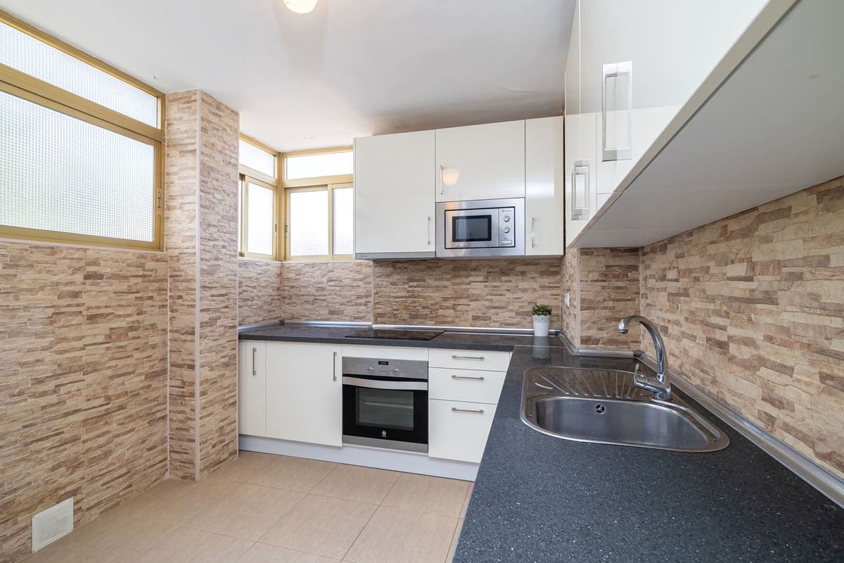 3 soveværelse Lejlighed til salg i Benalmadena Costa med swimmingpool garage - € 399.000 (Ref: 9974115)