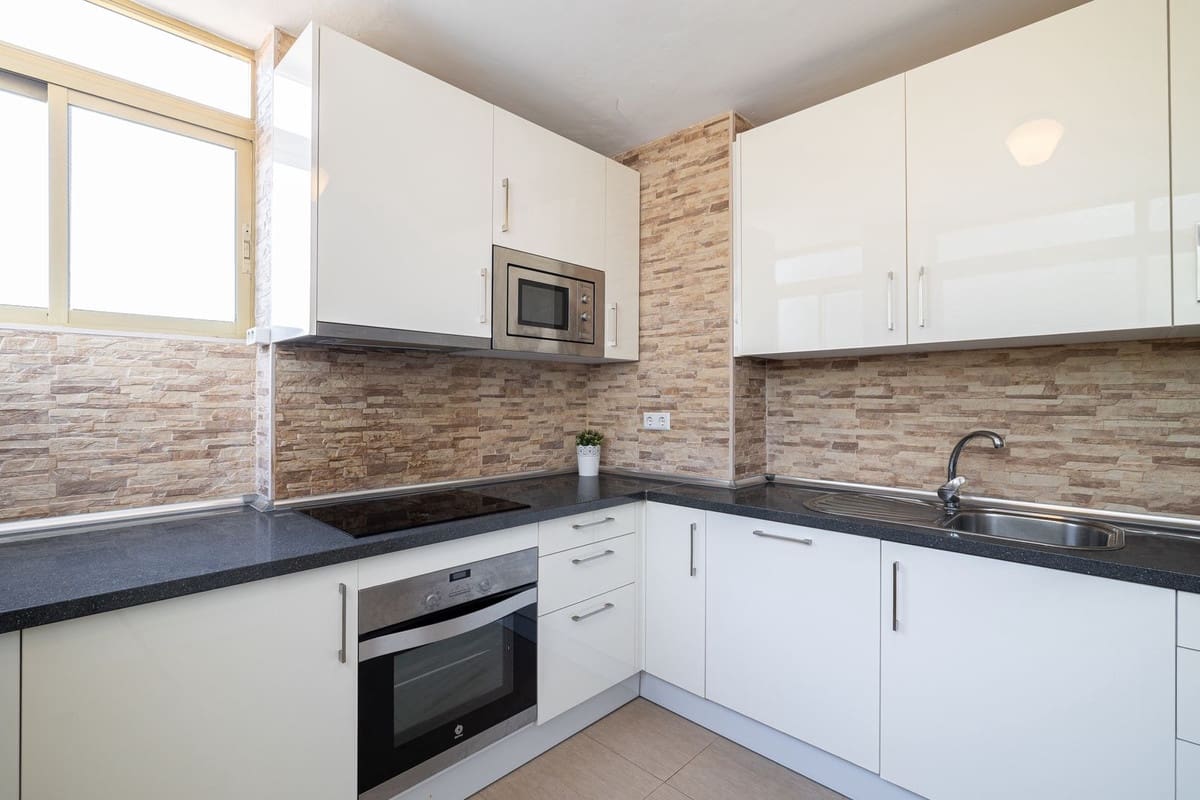 3 soveværelse Lejlighed til salg i Benalmadena Costa med swimmingpool garage - € 399.000 (Ref: 9974115)