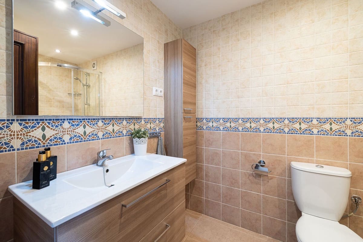 3 soveværelse Lejlighed til salg i Benalmadena Costa med swimmingpool garage - € 399.000 (Ref: 9974115)
