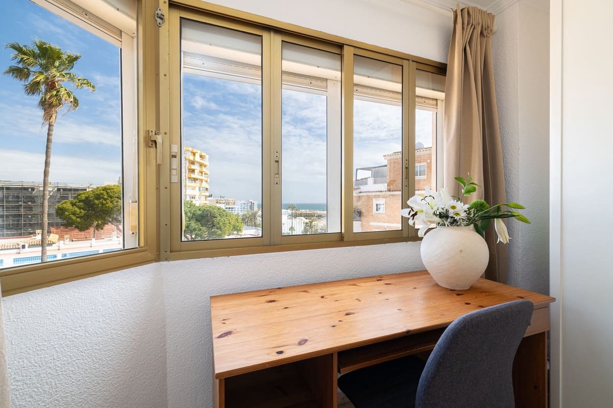 3 soveværelse Lejlighed til salg i Benalmadena Costa med swimmingpool garage - € 399.000 (Ref: 9974115)