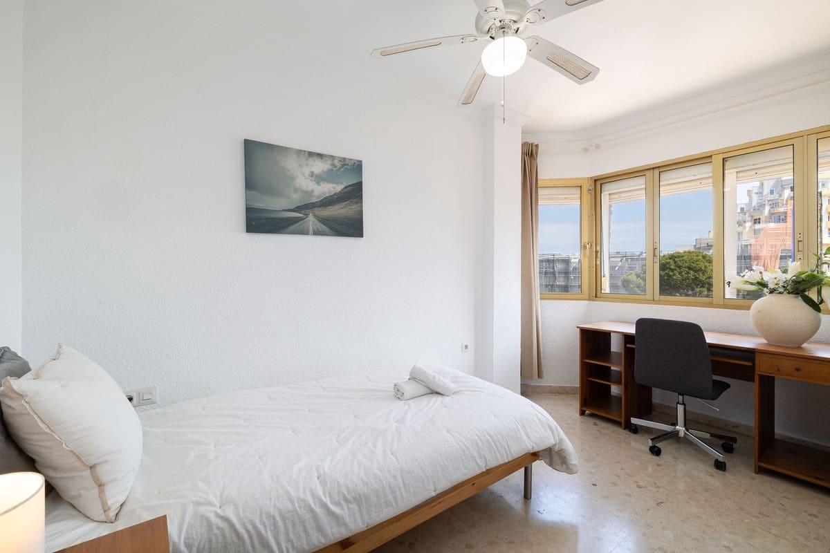 3 soveværelse Lejlighed til salg i Benalmadena Costa med swimmingpool garage - € 399.000 (Ref: 9974115)