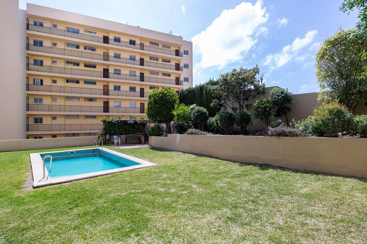 3 soveværelse Lejlighed til salg i Benalmadena Costa med swimmingpool garage - € 399.000 (Ref: 9974115)