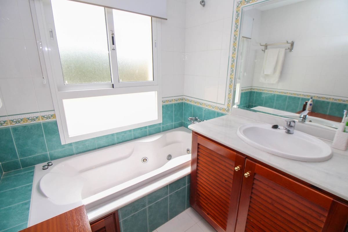 Apartamento de 3 habitaciones en La Cala de Mijas en venta con piscina - 550.000 € (Ref: 9974117)