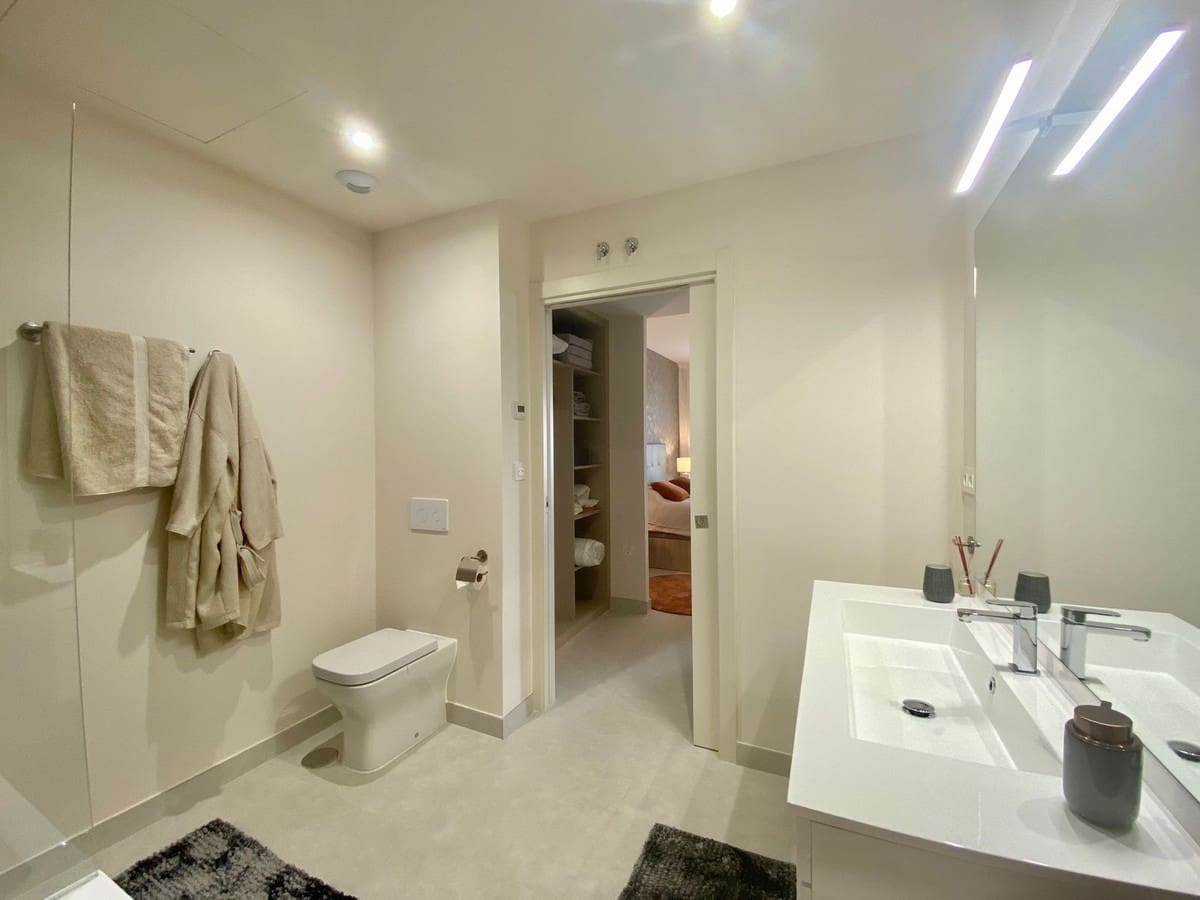 2 soverom Leilighet til salgs i La Cala de Mijas med svømmebasseng garasje - € 560 000 (Ref: 9974118)