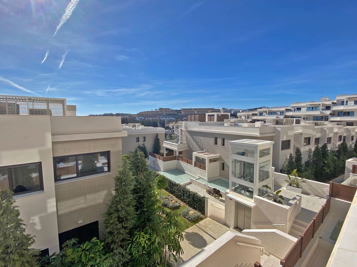 2 soverom Leilighet til salgs i La Cala de Mijas med svømmebasseng garasje - € 560 000 (Ref: 9974118)