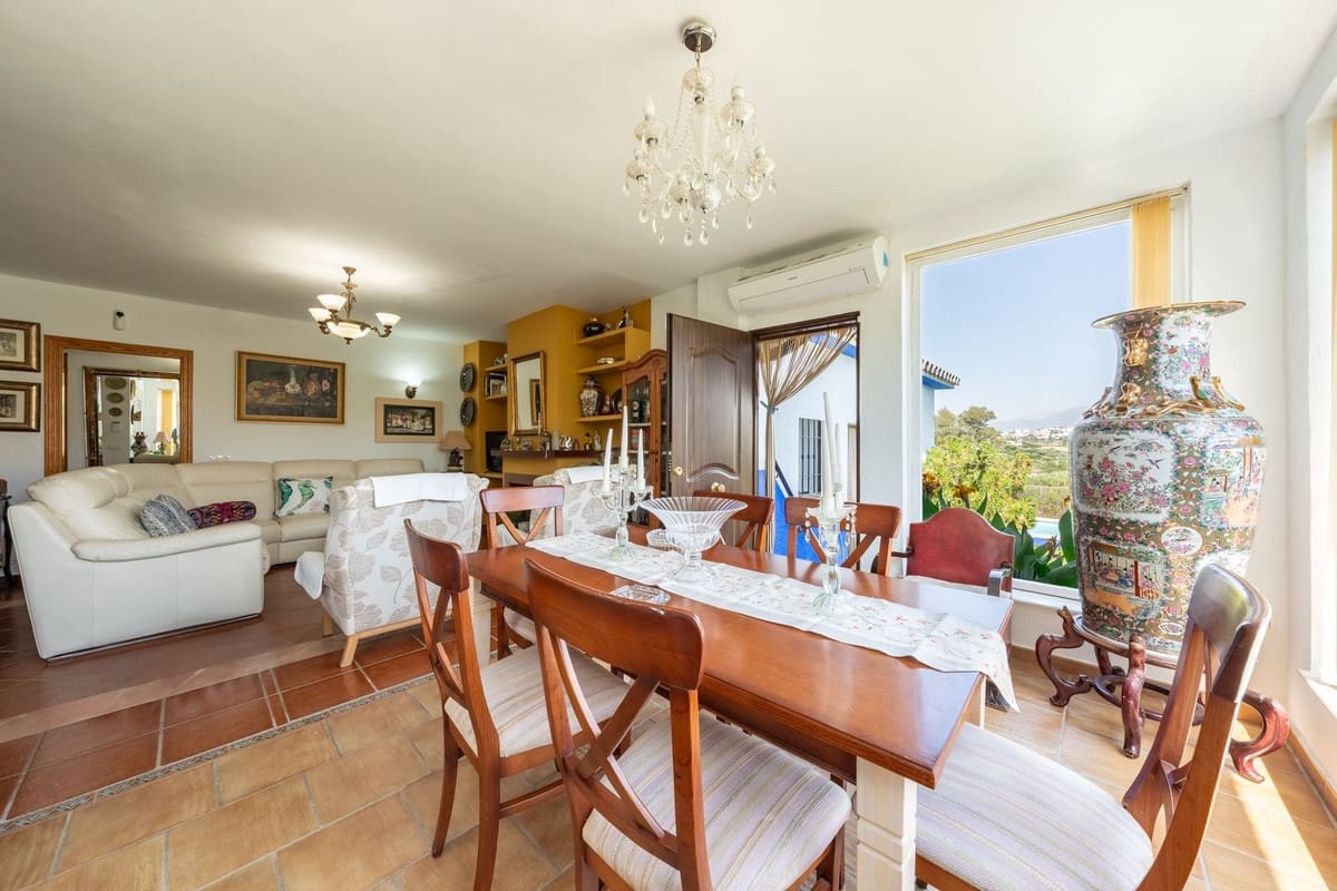 4 bedroom Finca/Country House for sale in Coin with pool - € 498,000 (Ref: 9974120)