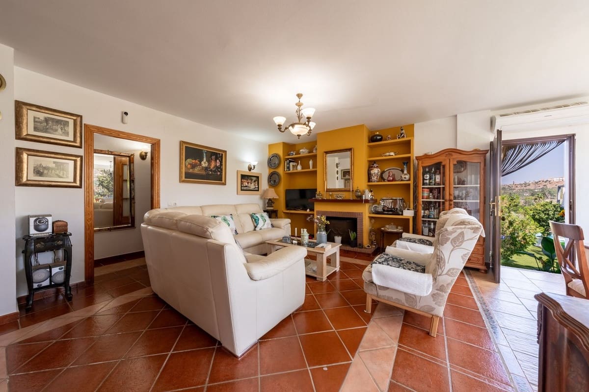 4 bedroom Finca/Country House for sale in Coin with pool - € 498,000 (Ref: 9974120)