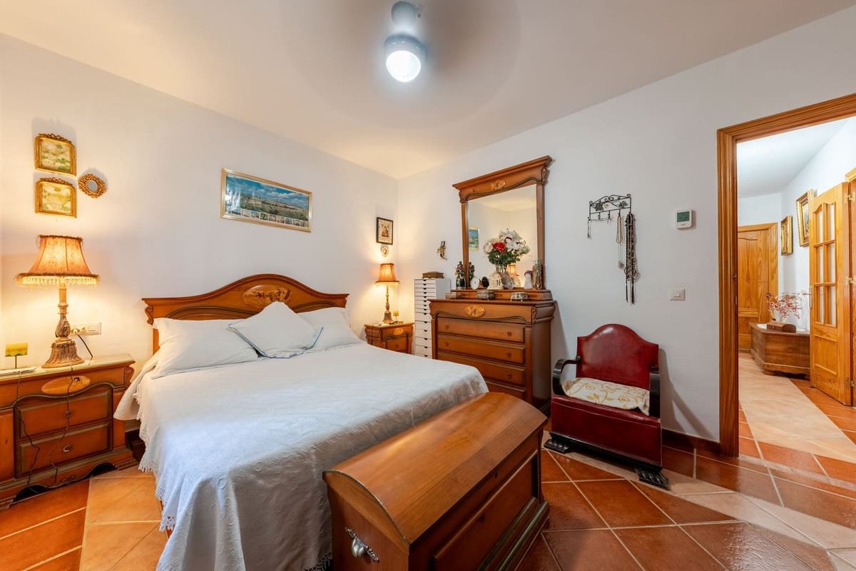 4 bedroom Finca/Country House for sale in Coin with pool - € 498,000 (Ref: 9974120)
