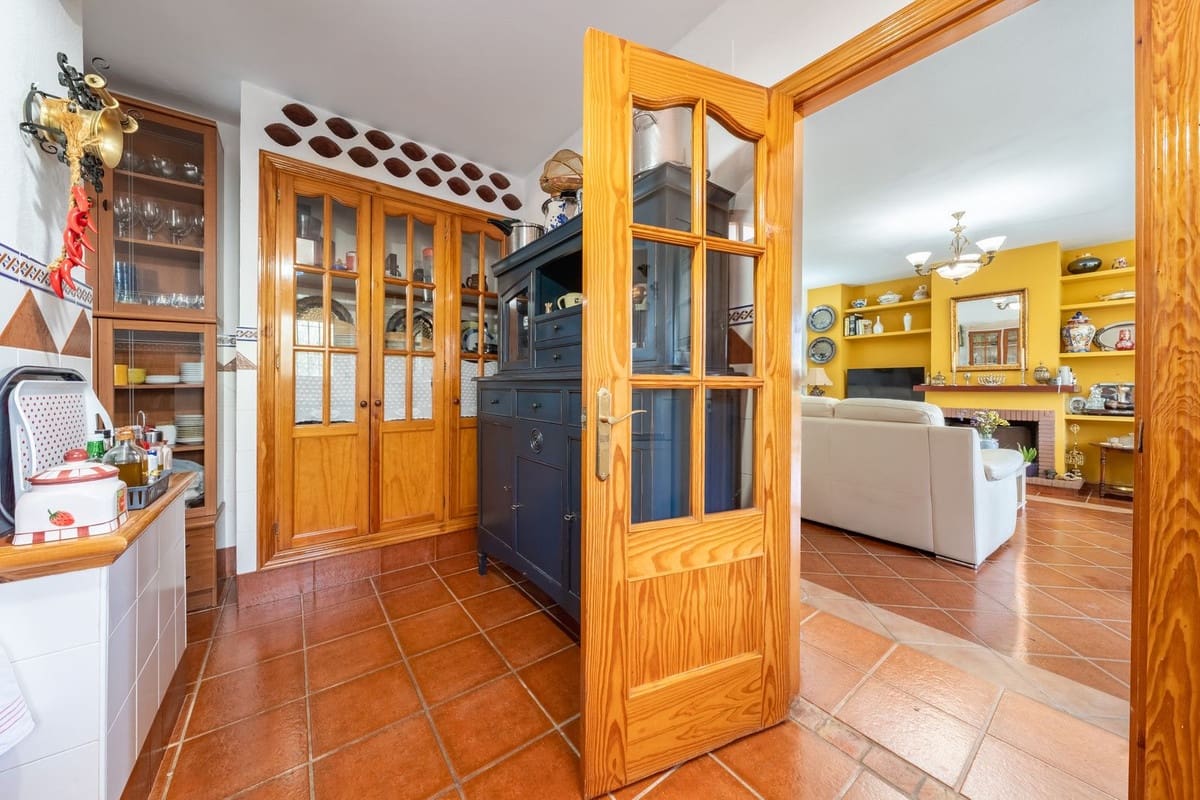 4 bedroom Finca/Country House for sale in Coin with pool - € 498,000 (Ref: 9974120)