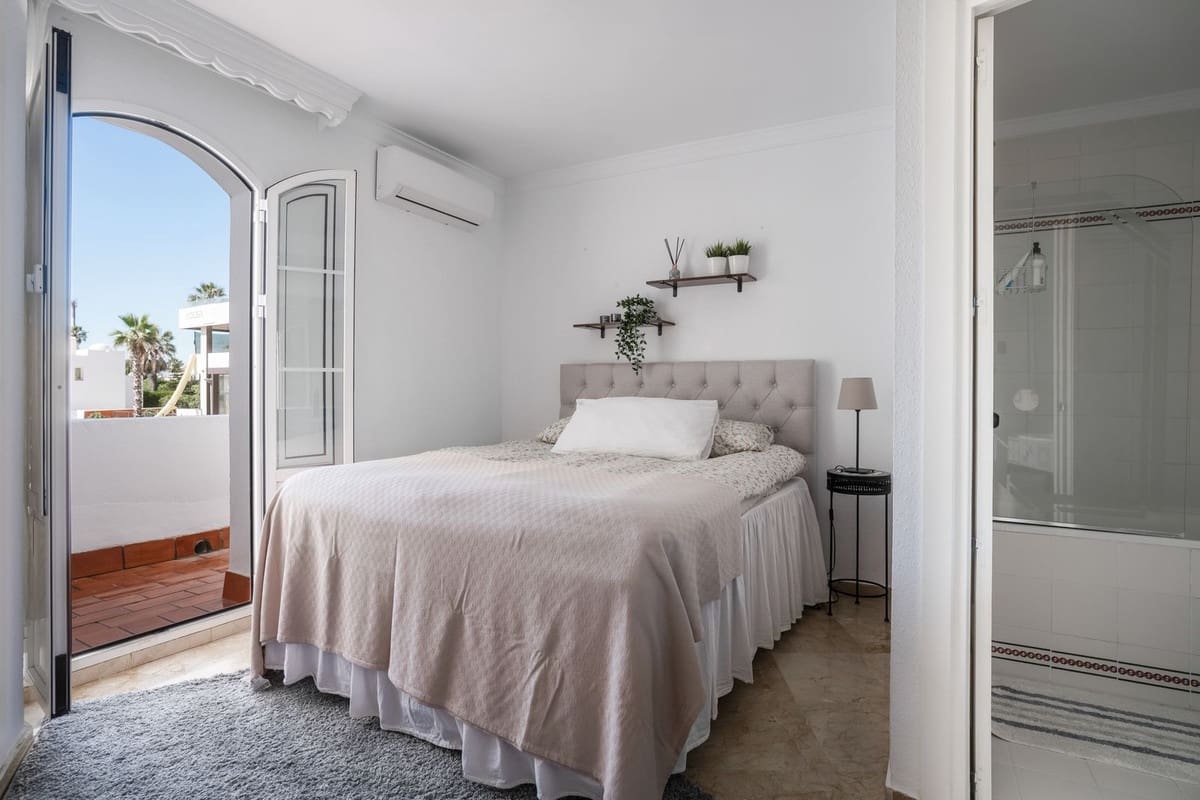 3 soverom Hus til salgs i Nueva Andalucia med svømmebasseng - € 495 000 (Ref: 9974124)