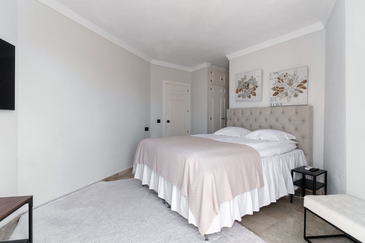 3 soverom Hus til salgs i Nueva Andalucia med svømmebasseng - € 495 000 (Ref: 9974124)