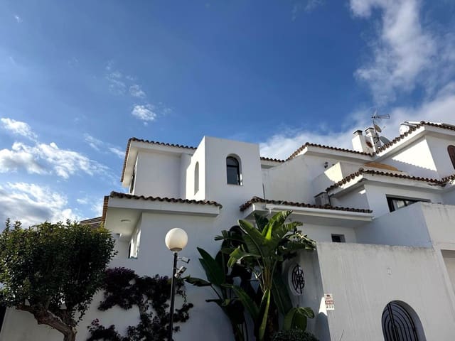 Casa de 3 habitaciones en Costalita, Estepona en venta con piscina - 499.000 € (Ref: 9974126)