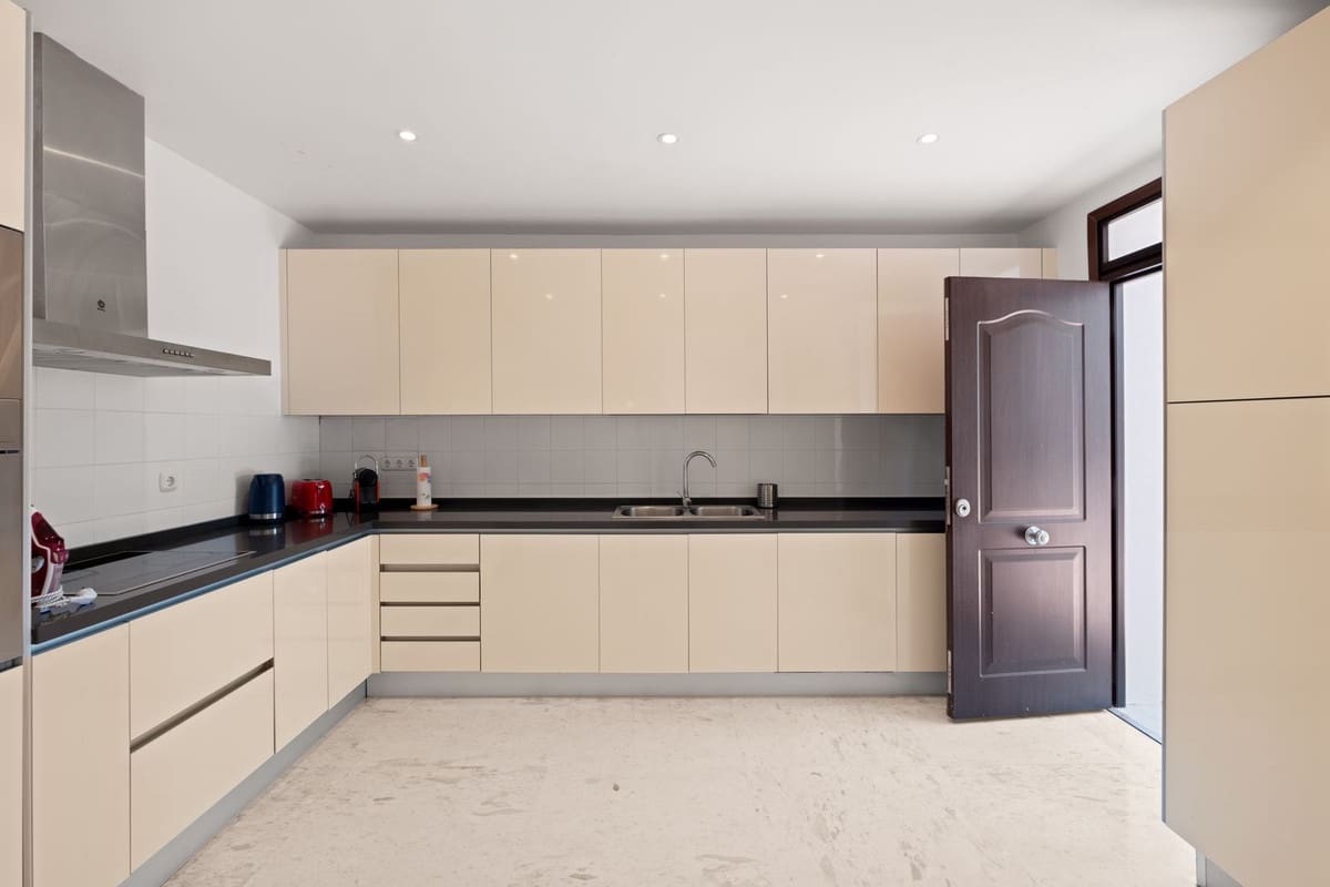 2 slaapkamer Appartement te koop in La Mairena met zwembad - € 520.000 (Ref: 9974130)