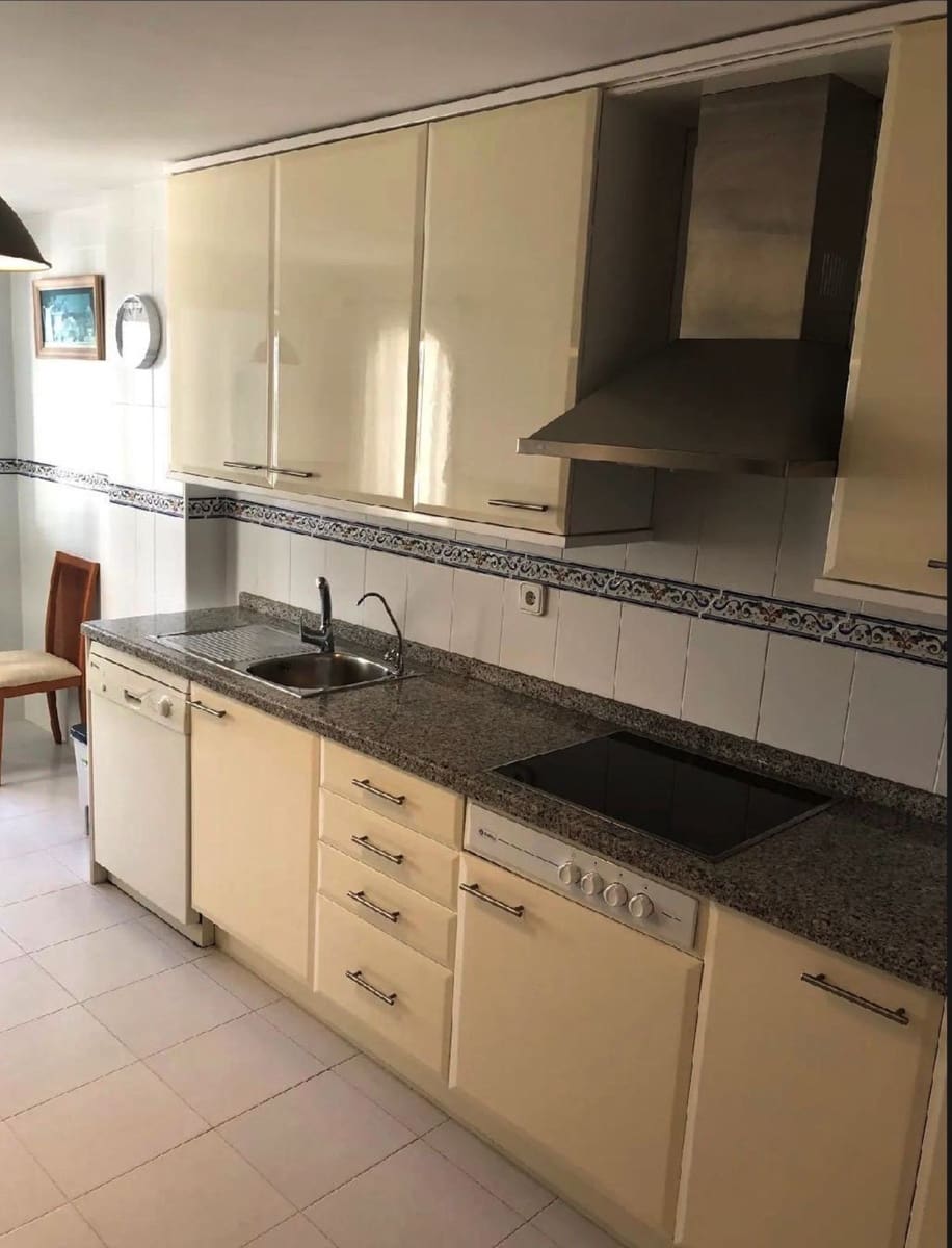 3 soveværelse Lejlighed til salg i La Duquesa / Puerto de la Duquesa med swimmingpool garage - € 549.000 (Ref: 9974131)