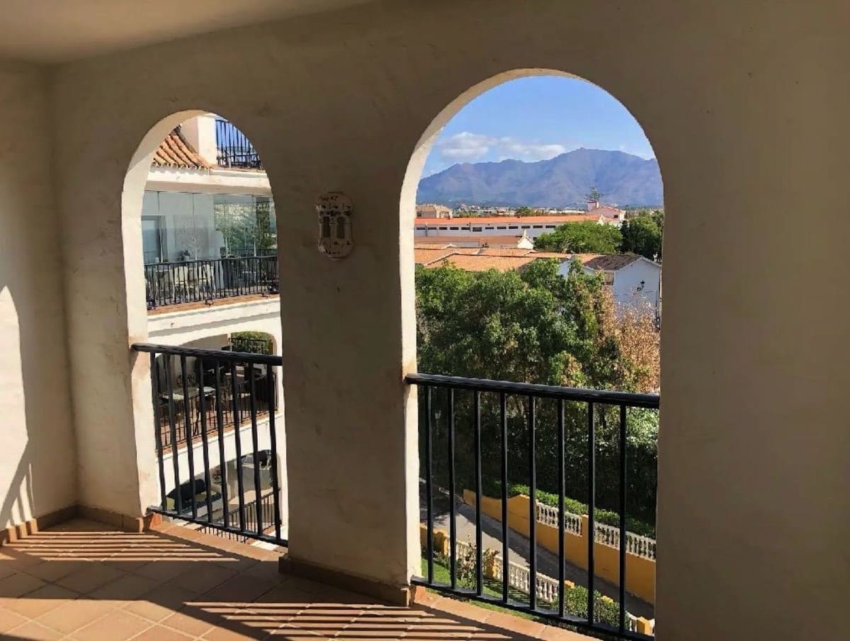 3 soveværelse Lejlighed til salg i La Duquesa / Puerto de la Duquesa med swimmingpool garage - € 549.000 (Ref: 9974131)