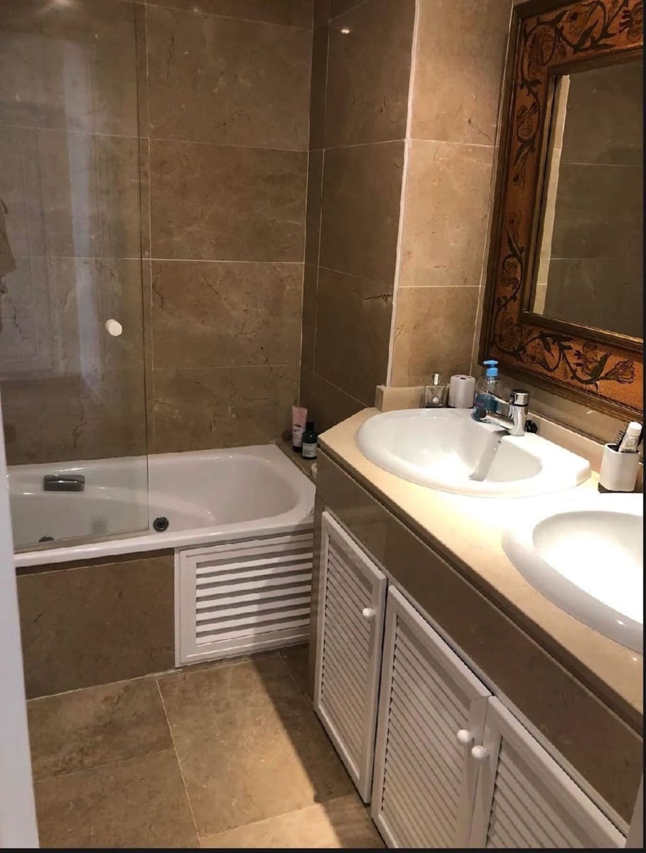3 soveværelse Lejlighed til salg i La Duquesa / Puerto de la Duquesa med swimmingpool garage - € 549.000 (Ref: 9974131)