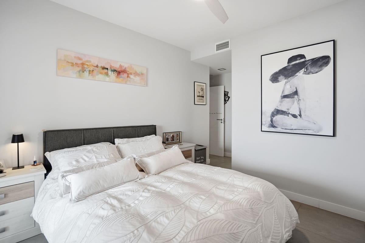 Apartamento de 2 habitaciones en Benalmádena en venta con piscina garaje - 549.995 € (Ref: 9974133)