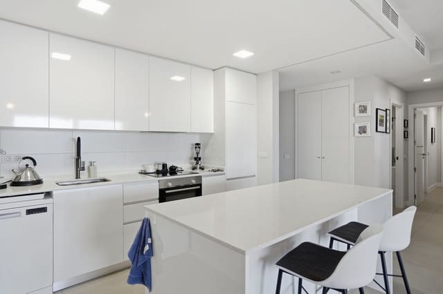 Apartamento de 2 habitaciones en Benalmádena en venta con piscina garaje - 549.995 € (Ref: 9974133)