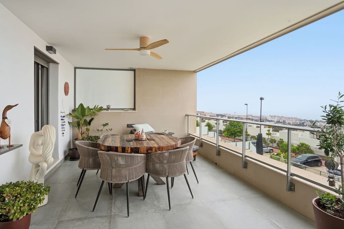 Apartamento de 2 habitaciones en Benalmádena en venta con piscina garaje - 549.995 € (Ref: 9974133)
