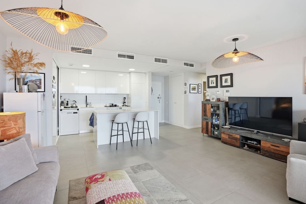 Apartamento de 2 habitaciones en Benalmádena en venta con piscina garaje - 549.995 € (Ref: 9974133)