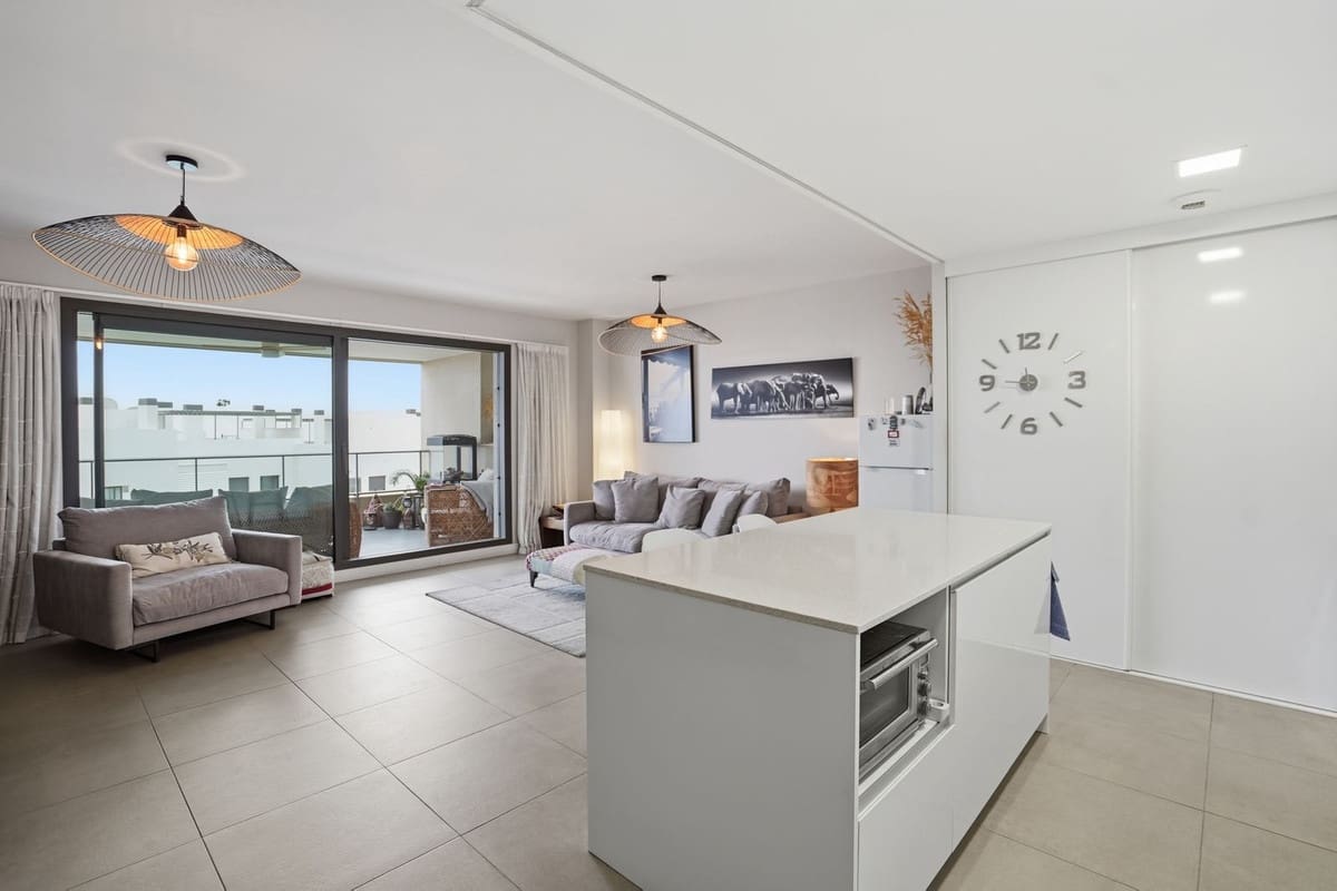 Apartamento de 2 habitaciones en Benalmádena en venta con piscina garaje - 549.995 € (Ref: 9974133)