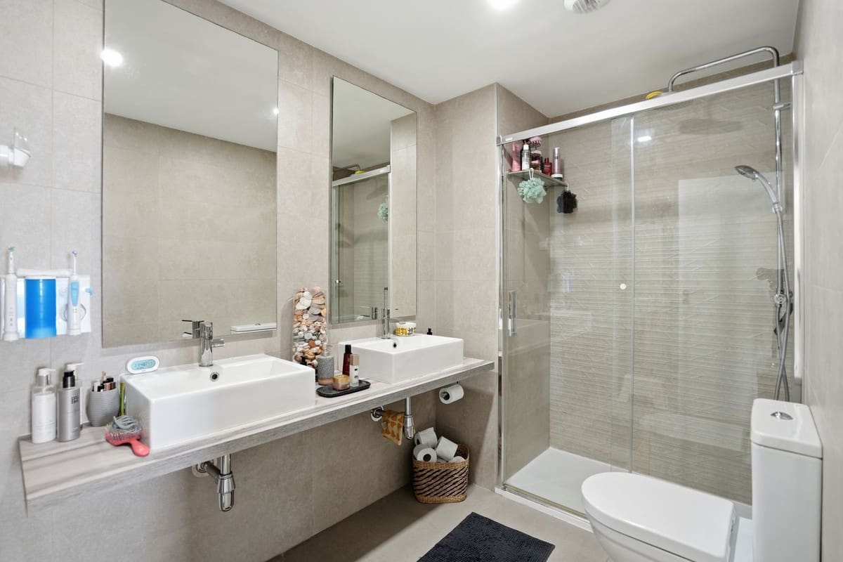 Apartamento de 2 habitaciones en Benalmádena en venta con piscina garaje - 549.995 € (Ref: 9974133)