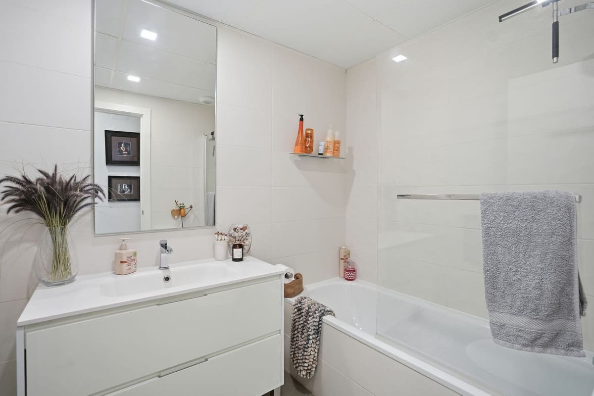 Apartamento de 2 habitaciones en Benalmádena en venta con piscina garaje - 549.995 € (Ref: 9974133)