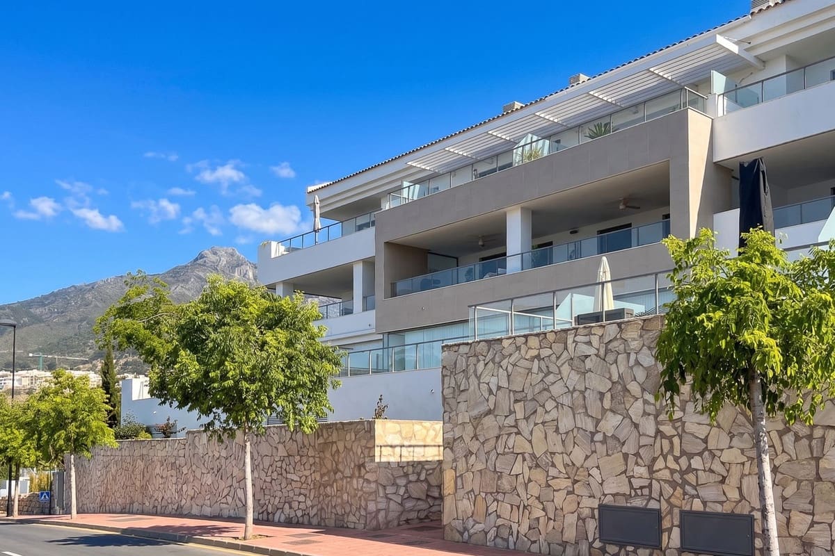 Apartamento de 2 habitaciones en Benalmádena en venta con piscina garaje - 549.995 € (Ref: 9974133)