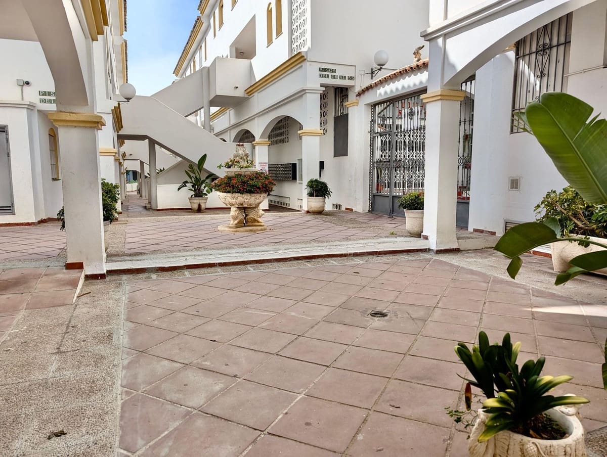 3 sypialnia Apartament na sprzedaż w Calahonda z basenem garażem - 525 000 € (Ref: 9974135)