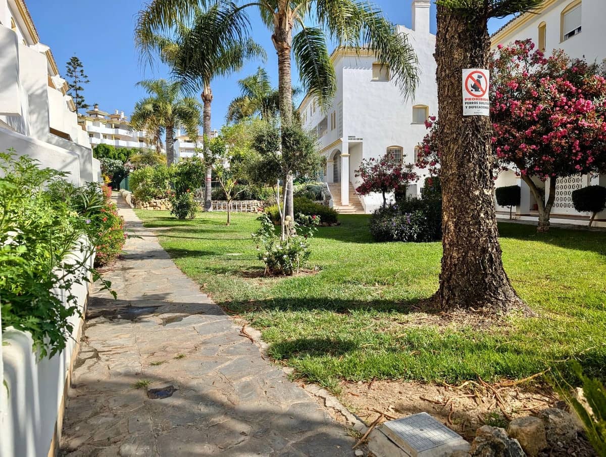 3 sypialnia Apartament na sprzedaż w Calahonda z basenem garażem - 525 000 € (Ref: 9974135)