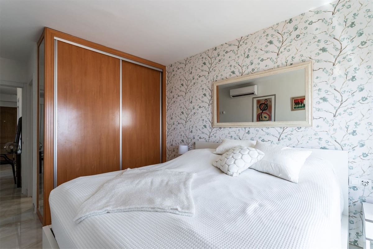 2 bedroom Apartment for sale in Benalmadena with pool - € 499,000 (Ref: 9974136)