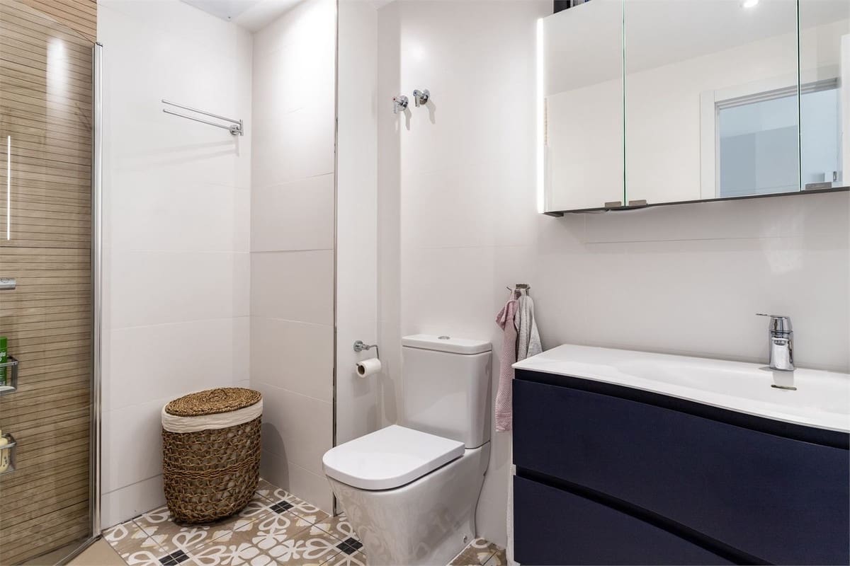 2 bedroom Apartment for sale in Benalmadena with pool - € 499,000 (Ref: 9974136)