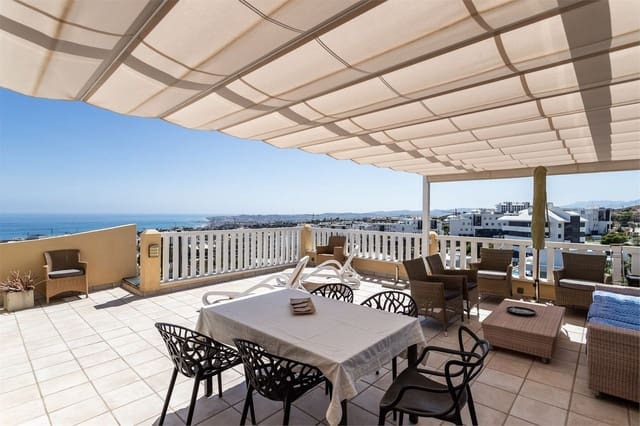 2 bedroom Apartment for sale in Benalmádena with pool - € 499,000 (Ref: 9974136)