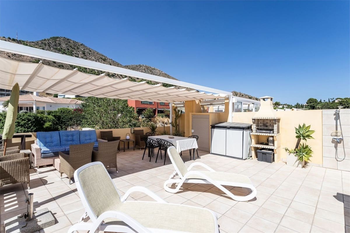 2 bedroom Apartment for sale in Benalmadena with pool - € 499,000 (Ref: 9974136)