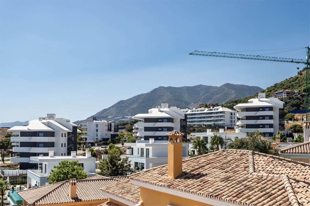 2 bedroom Apartment for sale in Benalmadena with pool - € 499,000 (Ref: 9974136)