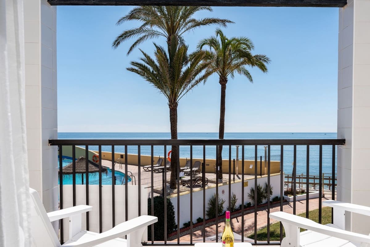 2 bedroom Townhouse for sale in Calahonda with pool - € 570,000 (Ref: 9974138)