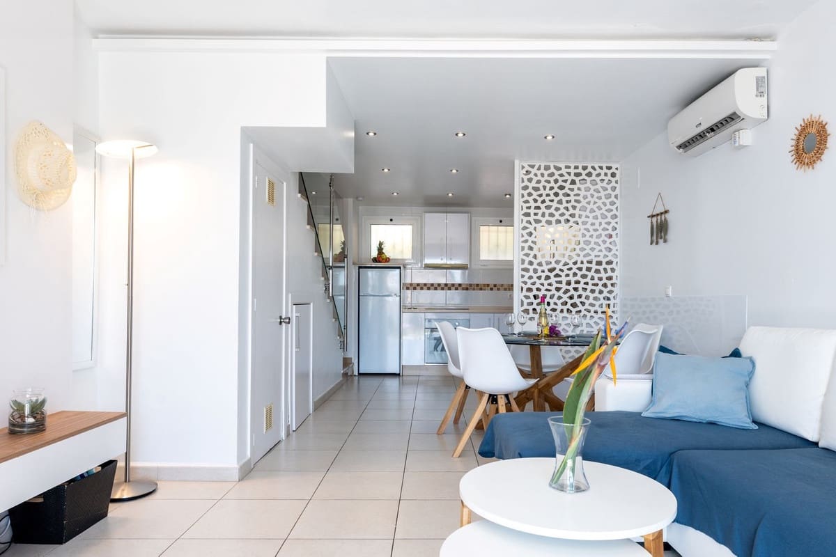 2 bedroom Townhouse for sale in Calahonda with pool - € 570,000 (Ref: 9974138)