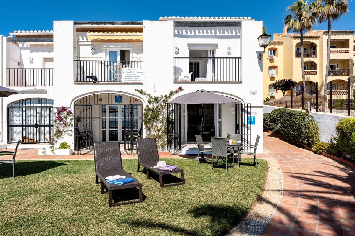 2 bedroom Townhouse for sale in Calahonda with pool - € 570,000 (Ref: 9974138)