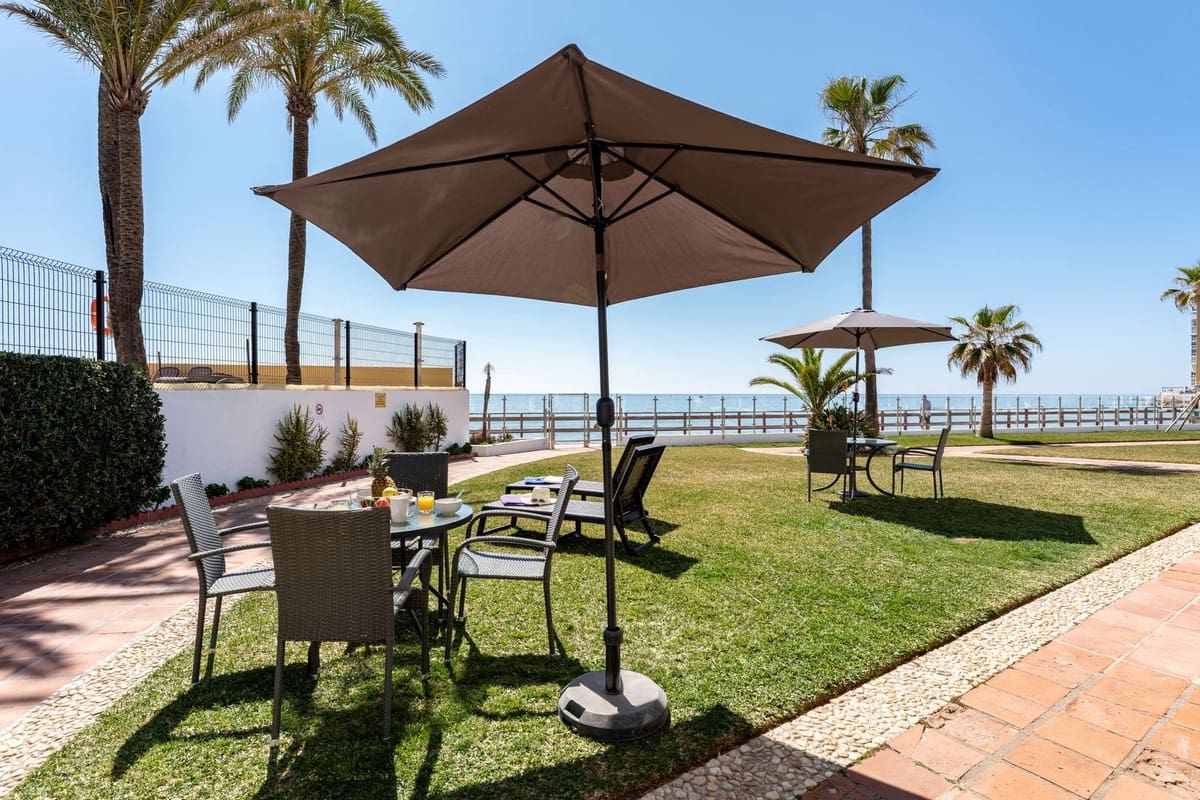 2 bedroom Townhouse for sale in Calahonda with pool - € 570,000 (Ref: 9974138)