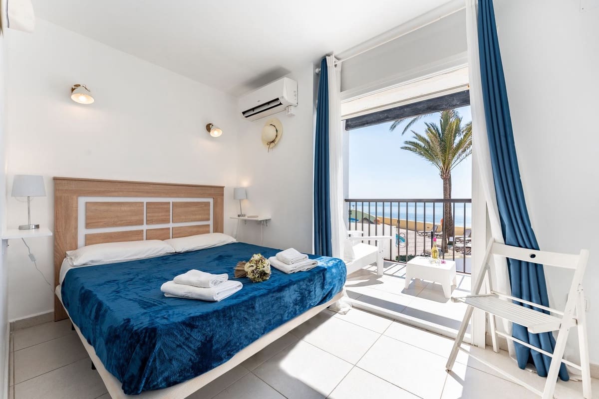 2 bedroom Townhouse for sale in Calahonda with pool - € 570,000 (Ref: 9974138)