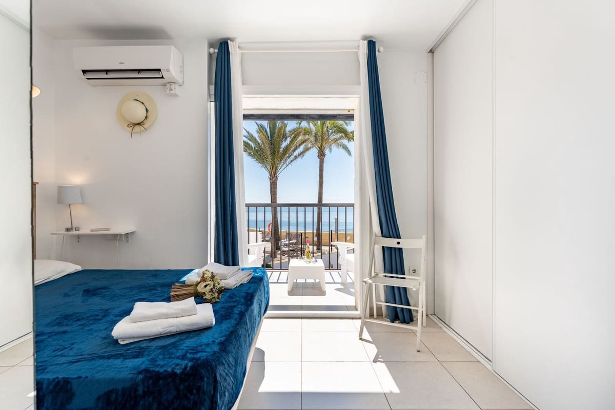 2 bedroom Townhouse for sale in Calahonda with pool - € 570,000 (Ref: 9974138)