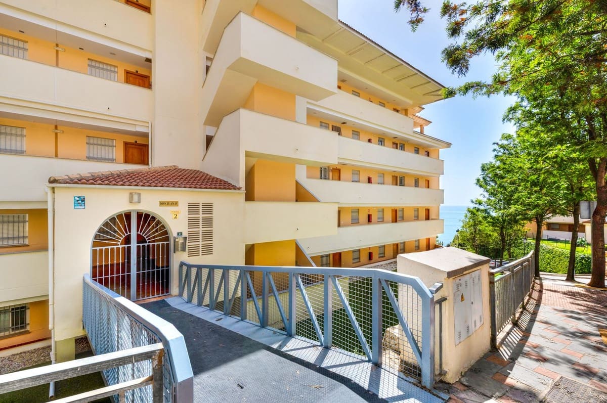 2 sovrum Lägenhet till salu i Carvajal med pool - 565 000 € (Ref: 9974142)