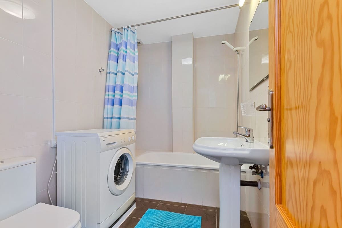 2 makuuhuone Huoneisto myytävänä paikassa Carvajal mukana uima-altaan - 565 000 € (Ref: 9974142)