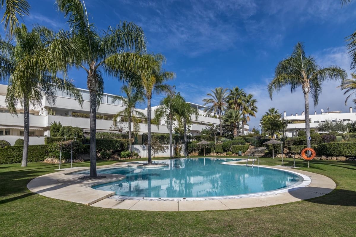 2 chambre Appartement à vendre à Nueva Andalucia avec piscine garage - 550 000 € (Ref: 9974144)