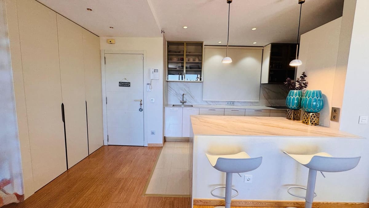 Apartamento de 2 habitaciones en New Golden Mile en venta con piscina garaje - 510.000 € (Ref: 9974149)